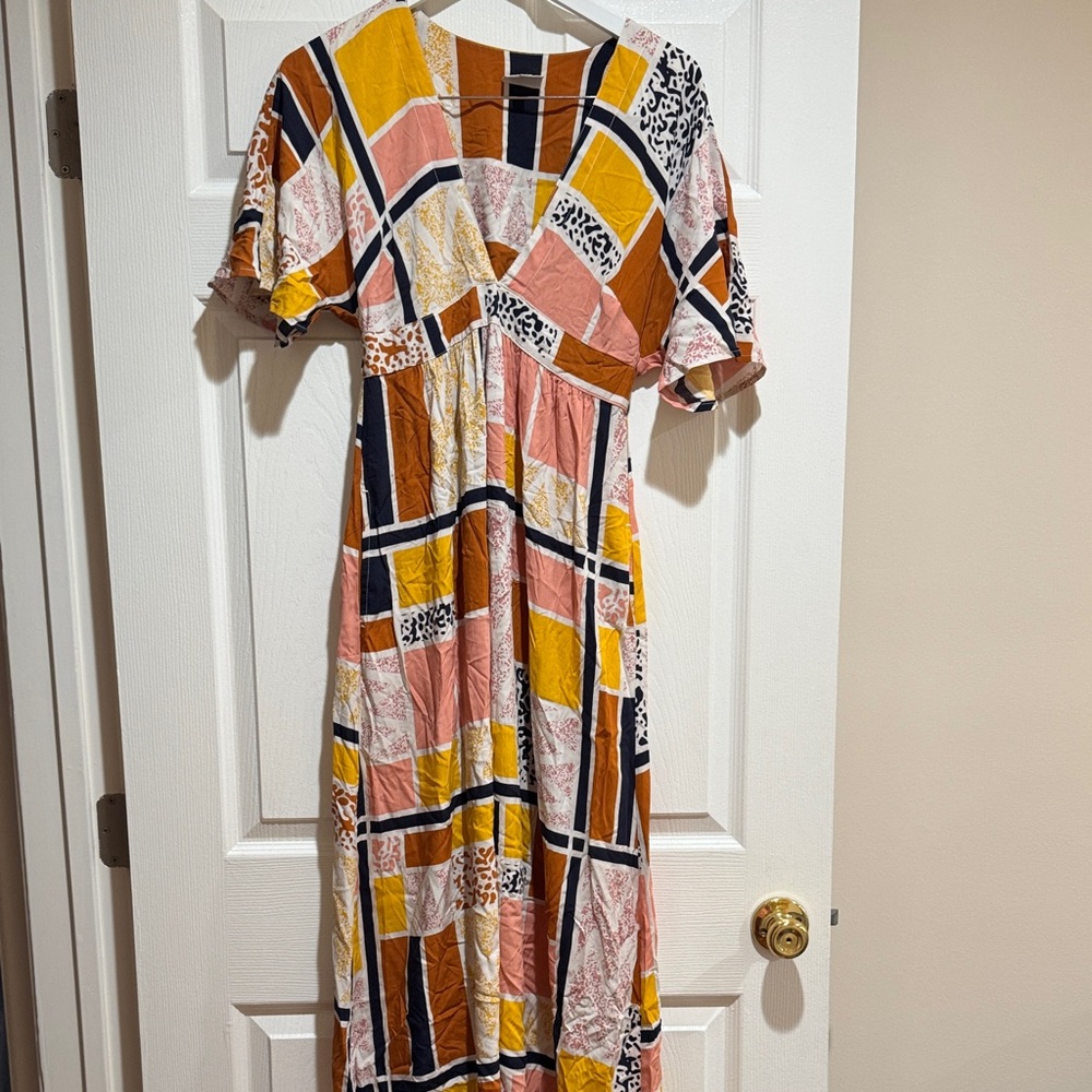 The Odell’s Woman Colorblock V-Neck Maxi Dress in Mustard and Blush Size XS